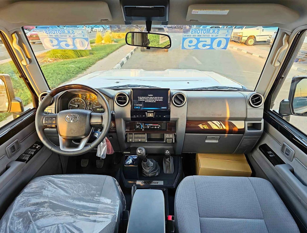 Toyota Land Cruiser 70 STD-HIGH OPTION, 4.0L PETROL V6, M/T, WOOD,STEERING / WINCH SNORKEL (CODE # 68079)