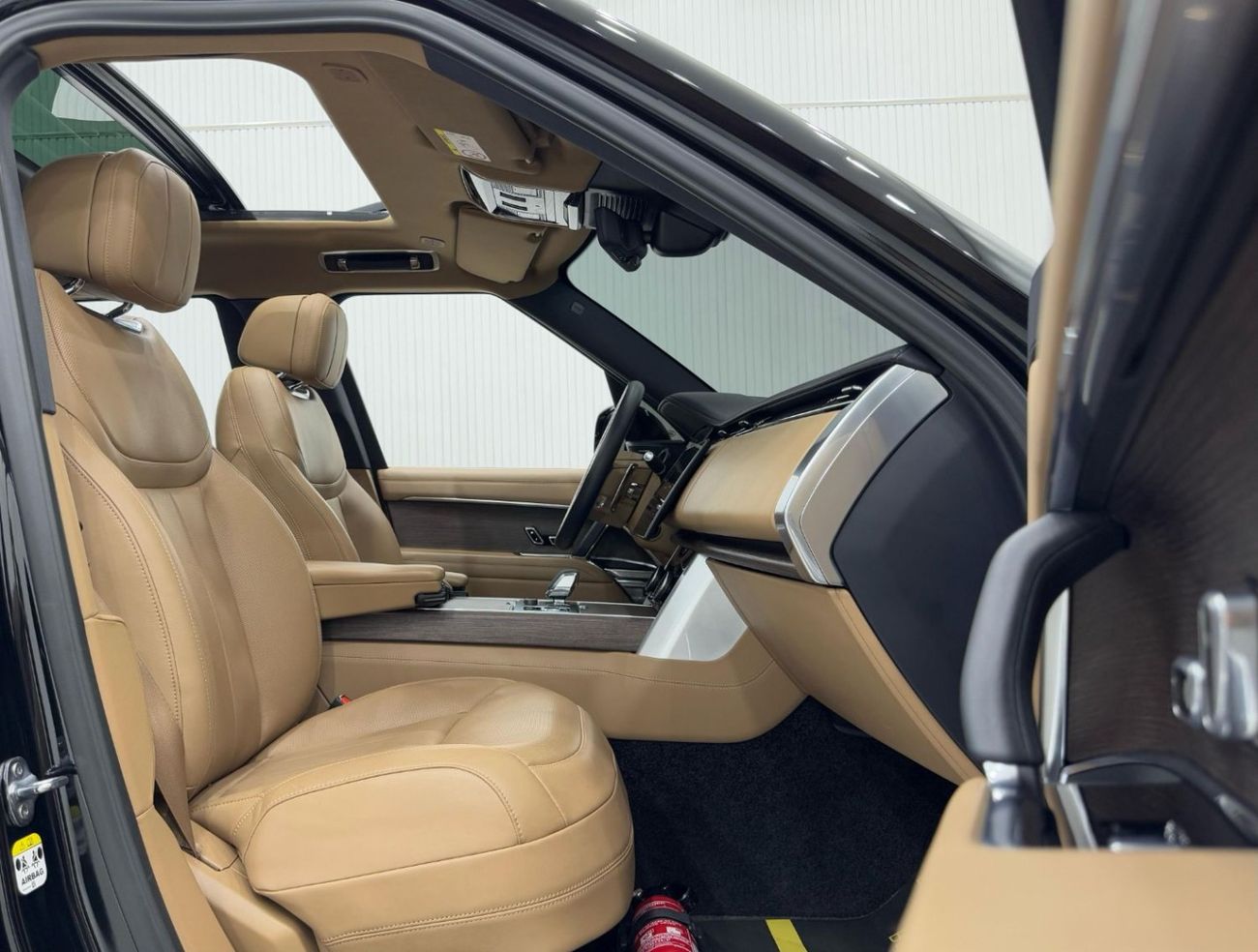 لاند روفر رينج روفر HSE P530 4.4L 2023 Range Rover Vogue HSE V8, May 2028 Agency Warranty, Full Service History, GCC