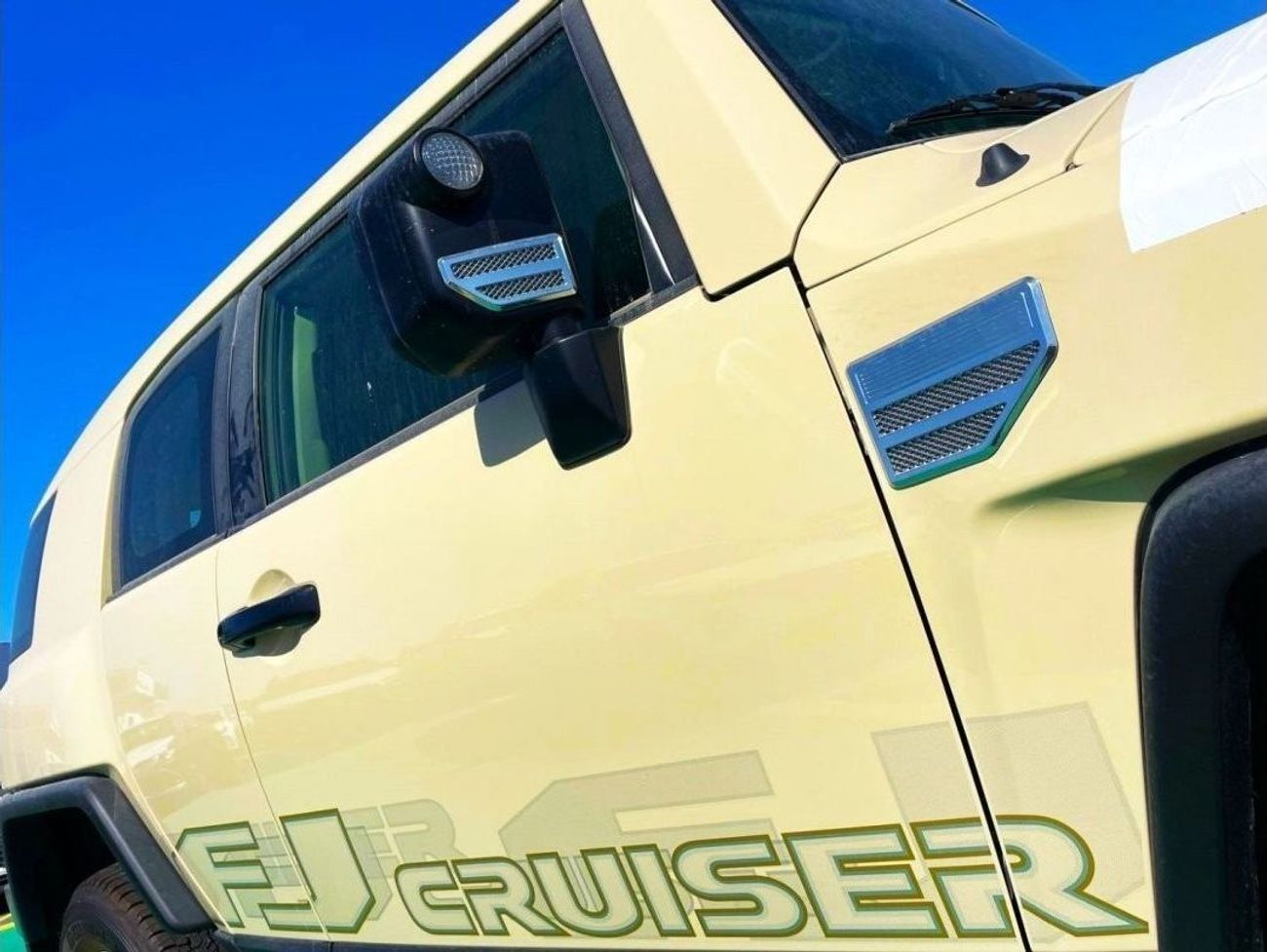 Toyota FJ Cruiser 2023 White color 4WD 4.0L petrol