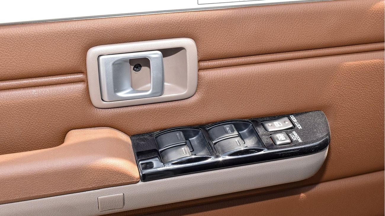 تويوتا لاند كروزر بيك آب 4.0L V6. Double Cabin  A/T