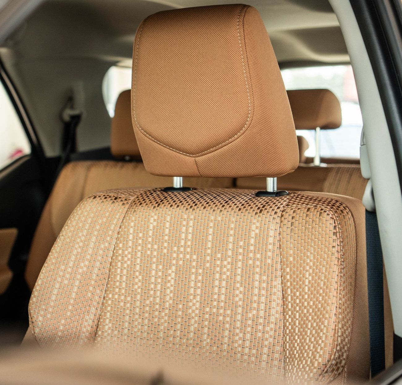 تويوتا فورتونر 2.7 L | v4 | Petrol | Auto AC | Export Only