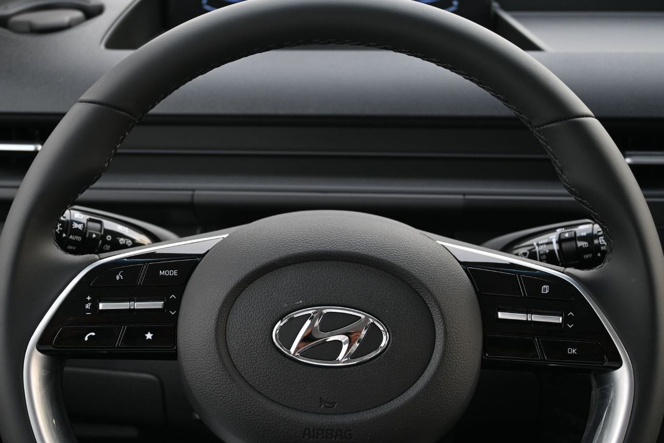 Hyundai Staria Hyundai Staria 3.5L Petrol, Van 9 Seats, Color White, Model 2024