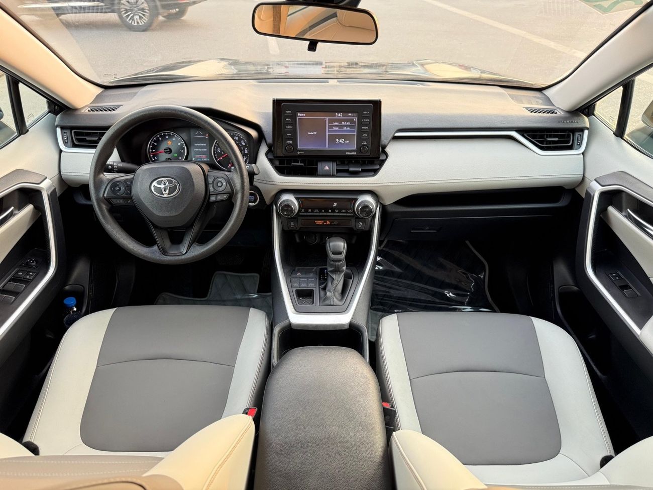 Toyota RAV4 XLE 4WD push start, leather seats 2022