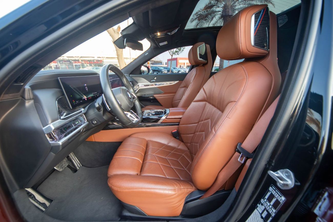 بي أم دبليو 735i BMW 735i 2023 | GCC Specs | Full Option | Excellent Condition