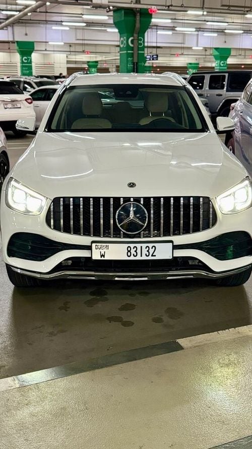 مرسيدس بنز GLC 300 4MATIC 2.0L