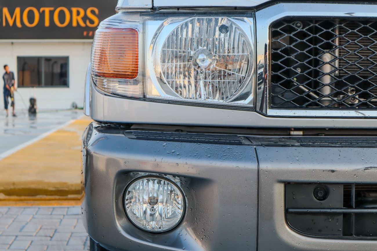تويوتا لاند كروزر بيك آب Std 4.0L Single Cab Utility 4WD