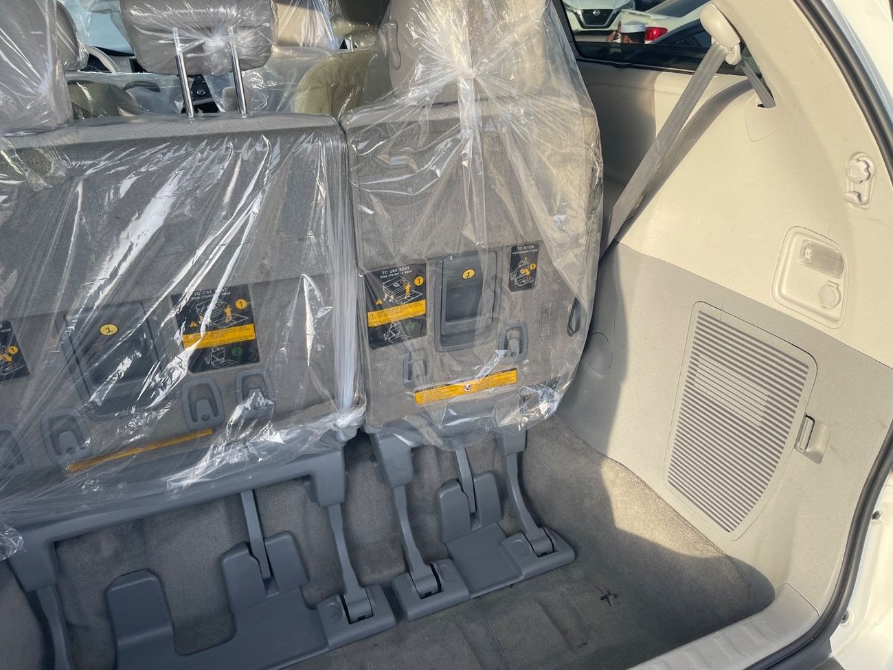 تويوتا سيينا LE VCC paper