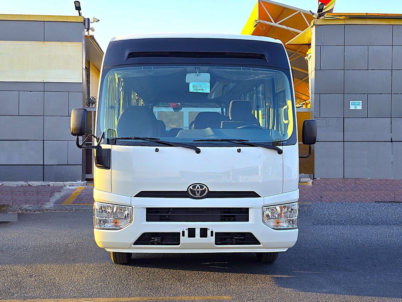 Toyota Coaster AL FUTAIM - TOYOTA COASTER PETROL 2.7 MT - AUTO DOOR - 23 SEATER  - 2025 MODEL - WHITE 