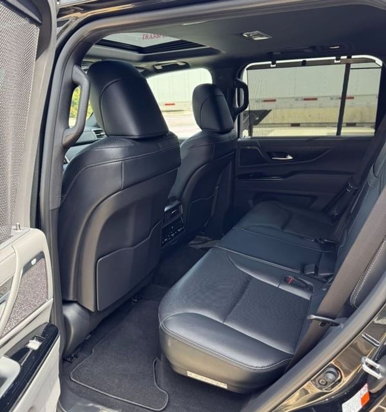 لكزس LX 700h Luxury