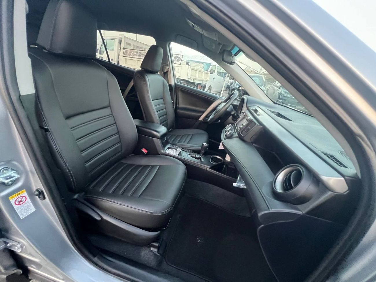 تويوتا راف ٤ 2017 Toyota Rav4 LE 2.5L V4 Mid Option - 4x4 AWD - Leather Seats -