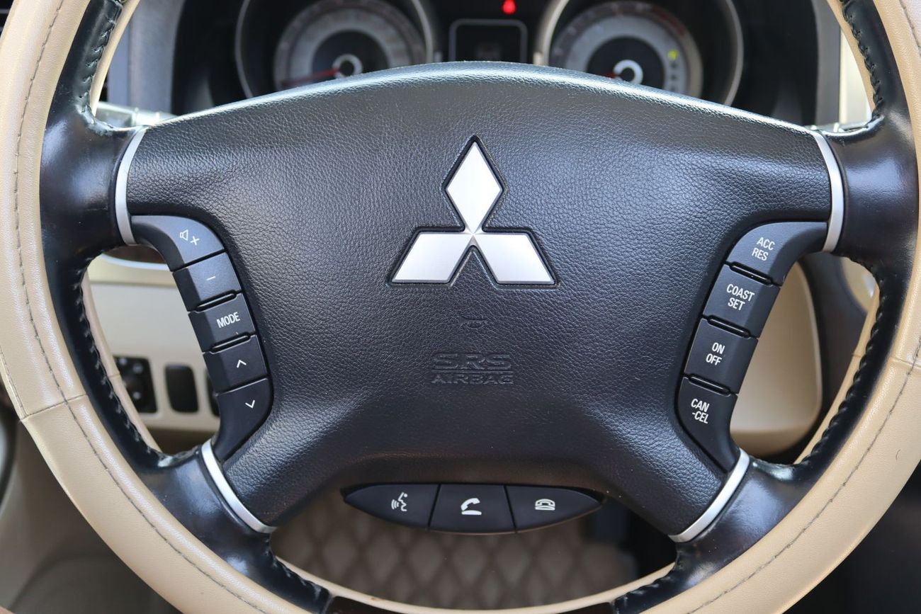 ميتسوبيشي باجيرو بلاتينوم خليجي - خاللية من الحوادث - مكينة 3800 سي سي - فل كامل - بحالة ممتازة من الداخل والخارج