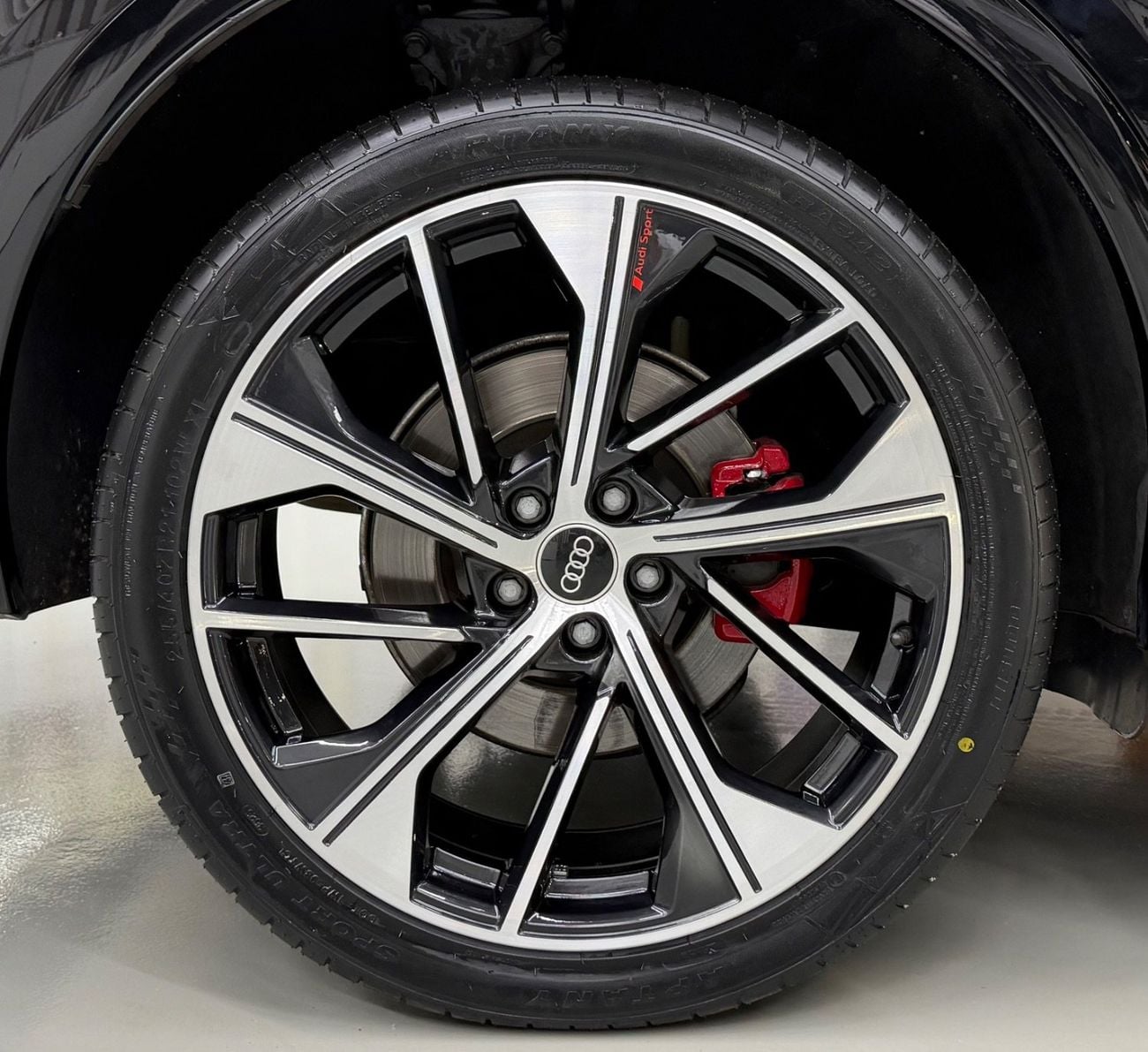 أودي Q5 45 TFSI Quattro Sport 2.0L