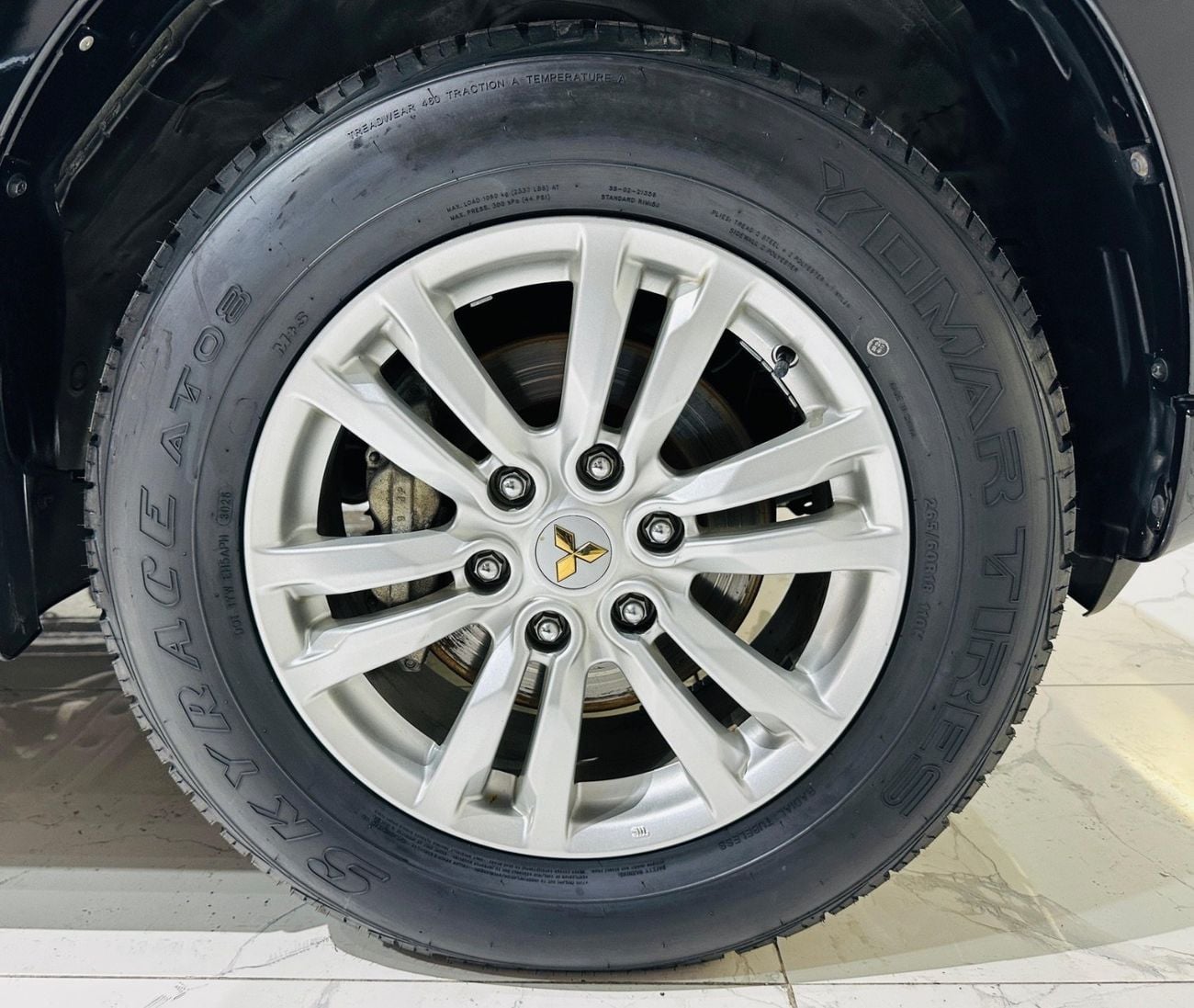 Mitsubishi Pajero GLS Mid 3.8L (243 HP)