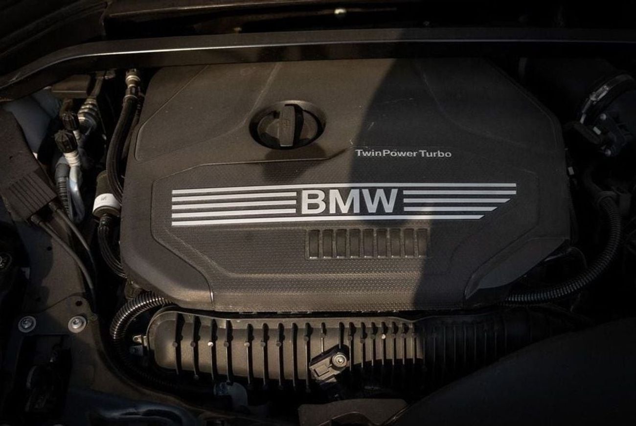 بي أم دبليو X1 xDrive 25i M Sport 2.0L BMW X1 xDrive25i M-Sport 2018 GCC under Agency Warranty with Flexible Down-P