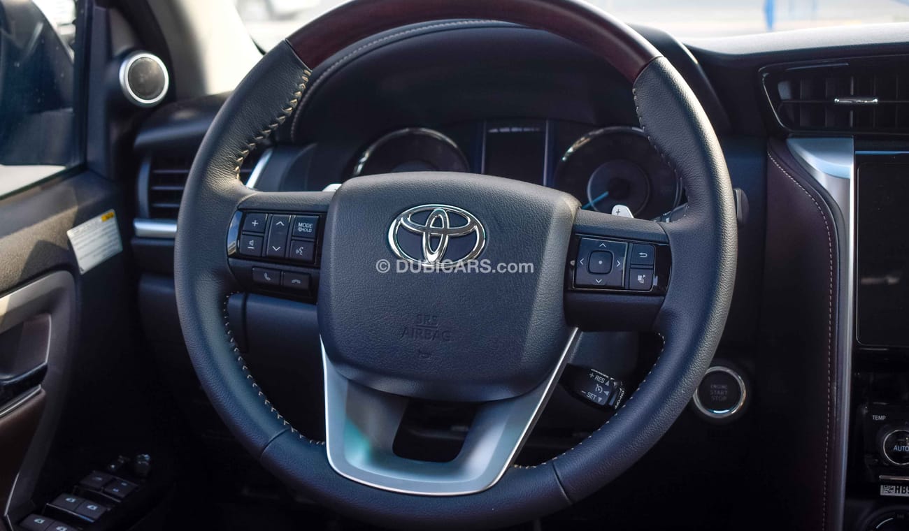 تويوتا فورتونر SR5 V6