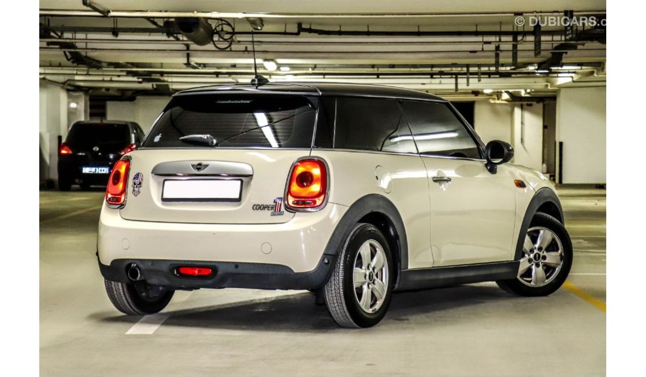 Mini Cooper Mini Cooper 2015 GCC under Warranty with Zero Down-Payment.