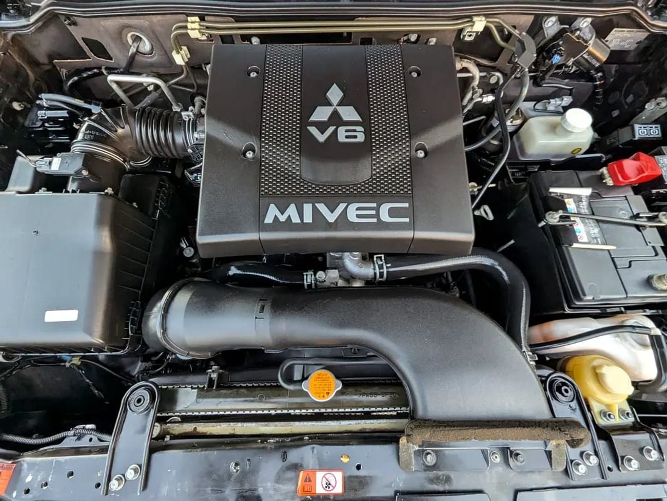 Mitsubishi Pajero GLS MIDLINE GLS Signature Edition | 3.8L V6 | 4WD | GCC Specs | Full Option