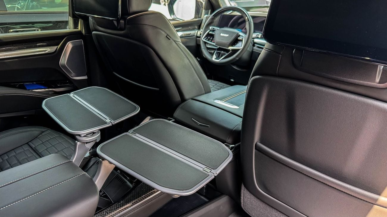 كاديلاك إسكالاد V Executive 6.2L V8 Supercharged 4WD 2026 Brand New American Specs