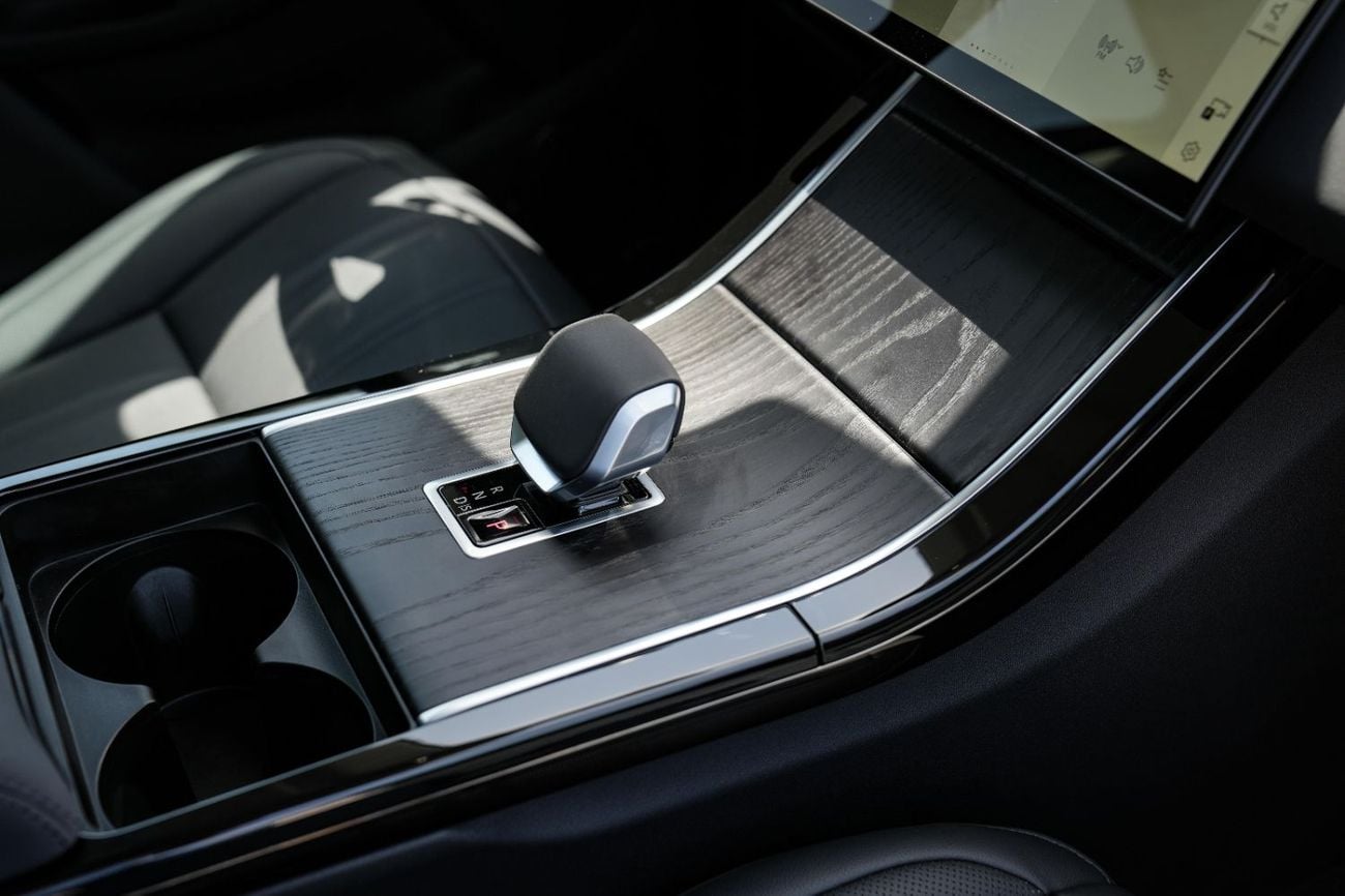 لاند روفر رانج روفر إيفوك SE P250 DYNAMIC 2025!! FIVE YEARS WARRANTY!! THREE YEARS SERVICE CONTRACT