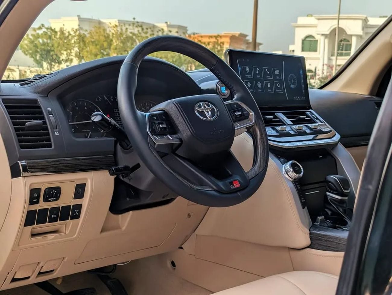 Toyota Land Cruiser GXR FACELIFTED FULL OPTION GXR V6 4.0L IN EXCELLENT CONDITION