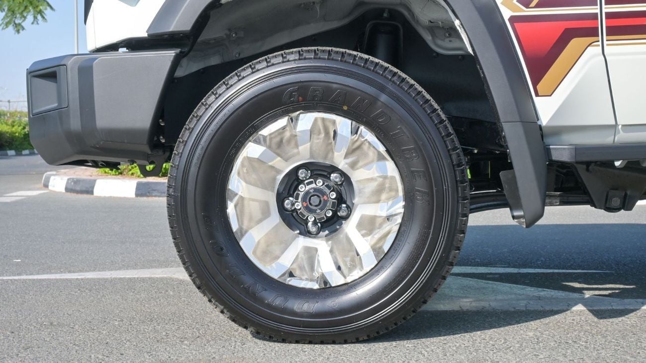 تويوتا لاند كروزر 70 ECTAGR014 - 2025 Toyota LC71 SWB - High Option - 4.0L Petrol Auto - White - Full Options with Winch