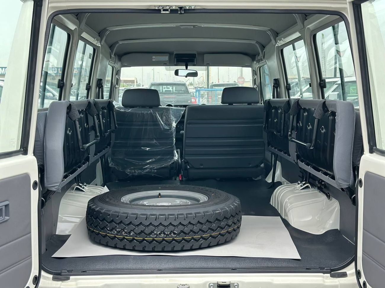 Toyota Land Cruiser LC78 4.2L DSL M/T // STD Option With Power Windows , Center Lock // Special Offer // By Formula Auto