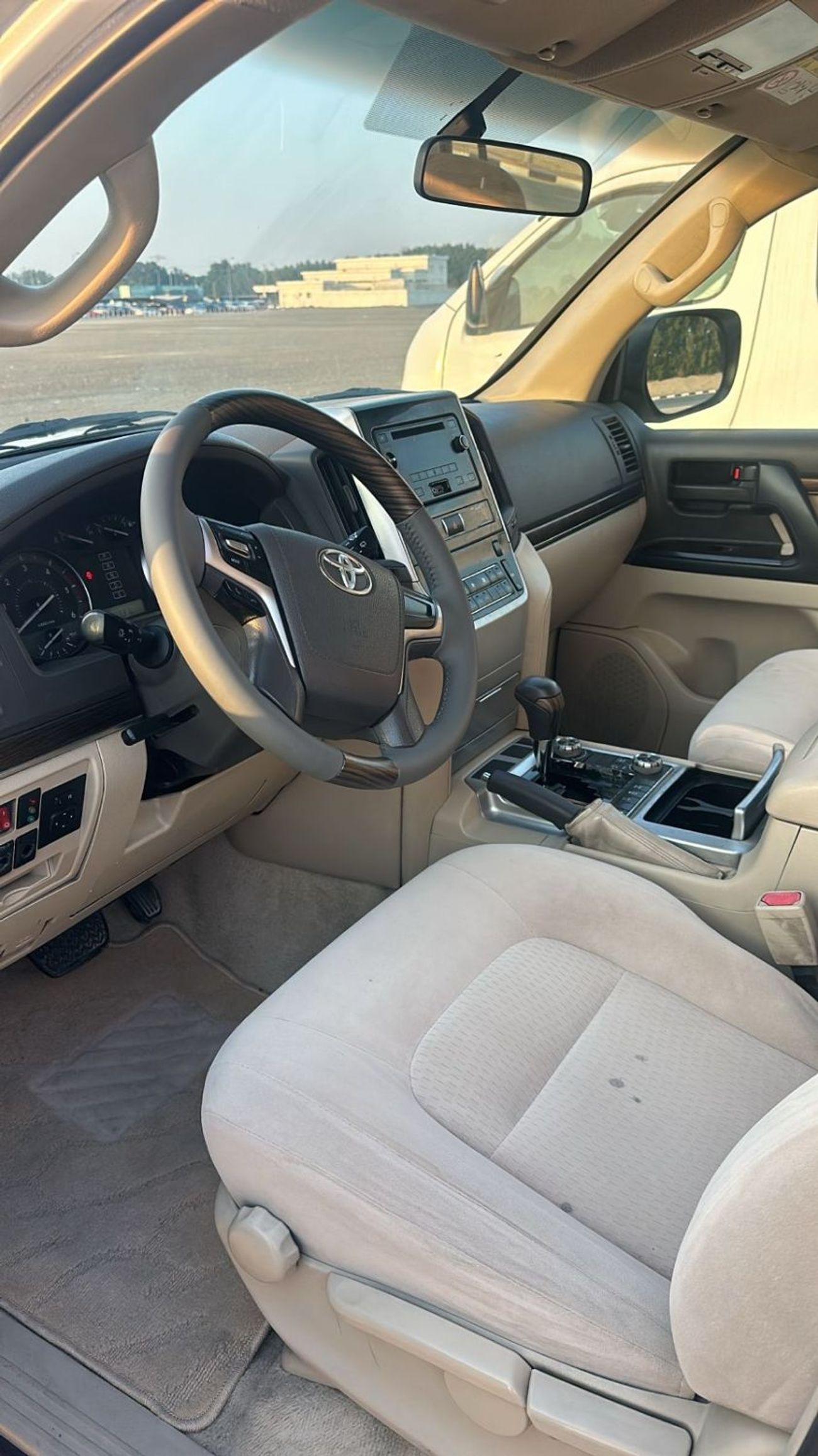 Toyota Land Cruiser GXR-4.5L-Diesel-LHD-Automatic-4wd-GCC specs-8 Cylinders-8 Seats-5 Doors