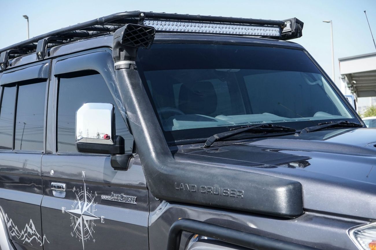 Toyota Land Cruiser 70 Std 4.5L RHD 1VD-FTV V8 Diesel Engine Manual Gear 4WD 5 seats extensible 5doors