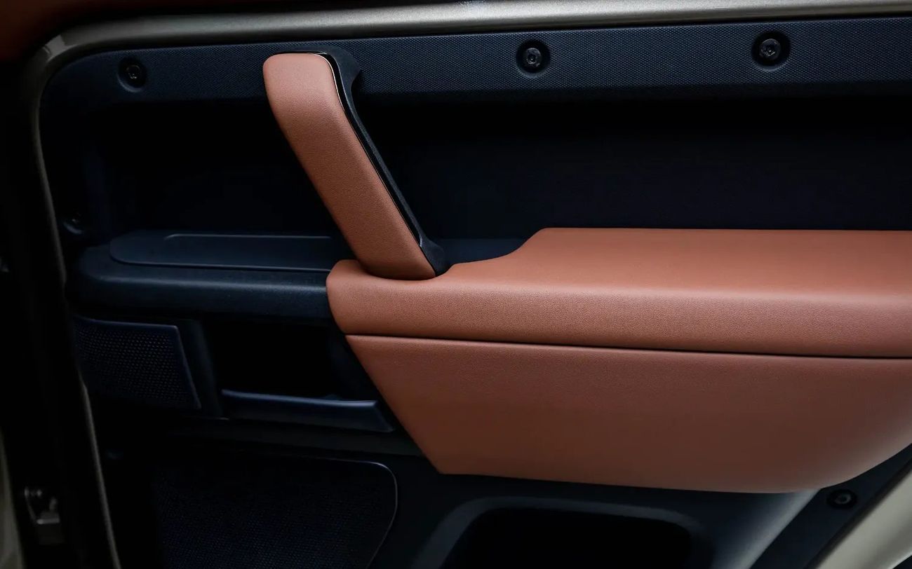 لاند روفر ديفندر 110 OCTA