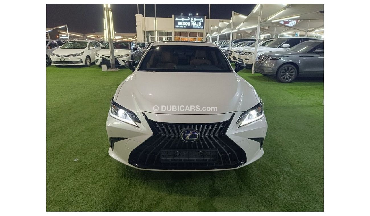 Lexus ES 300 Hybrid The car is in very good condition without accidents.inside and outside is very clean.