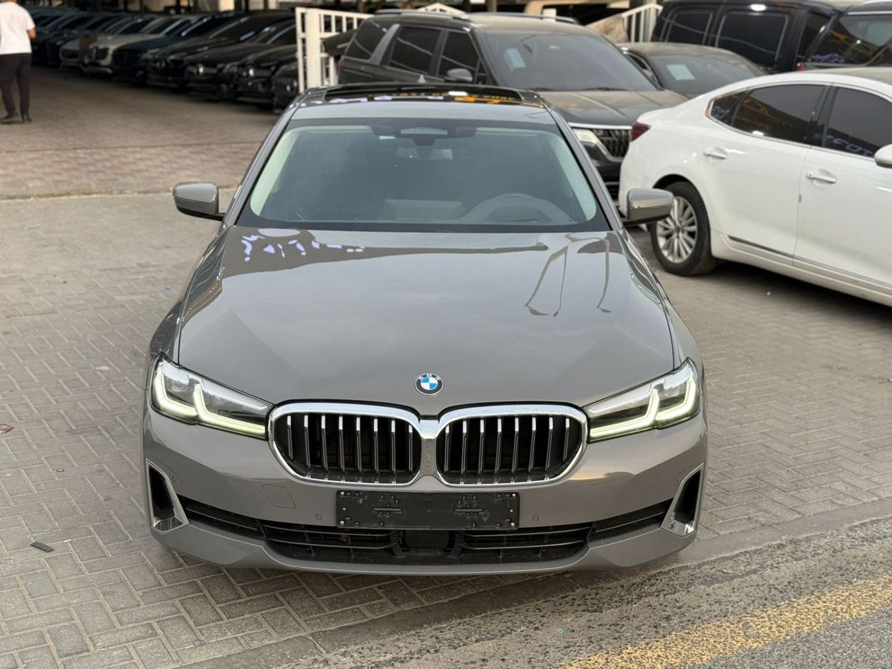 بي أم دبليو 530i Luxury 2.0L