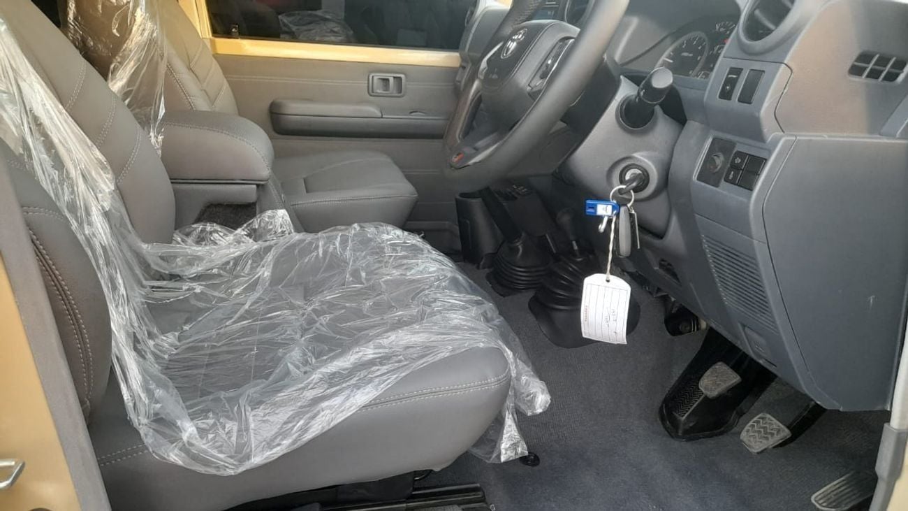 تويوتا لاند كروزر بيك آب MANUAL V8 RHD