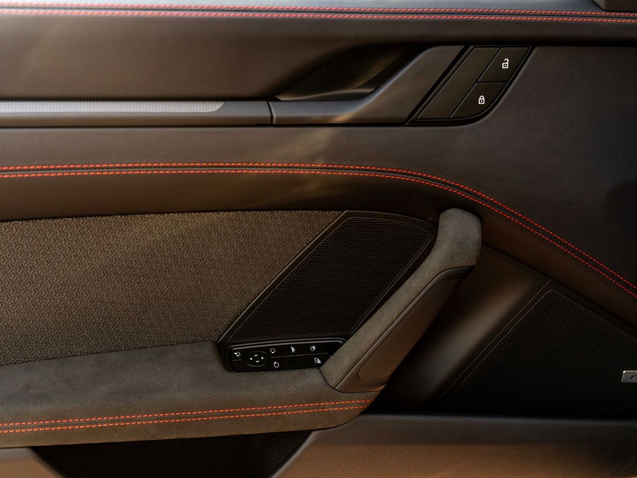 بورش 911 Carrera GTS 3.0L (450 HP) Convertible