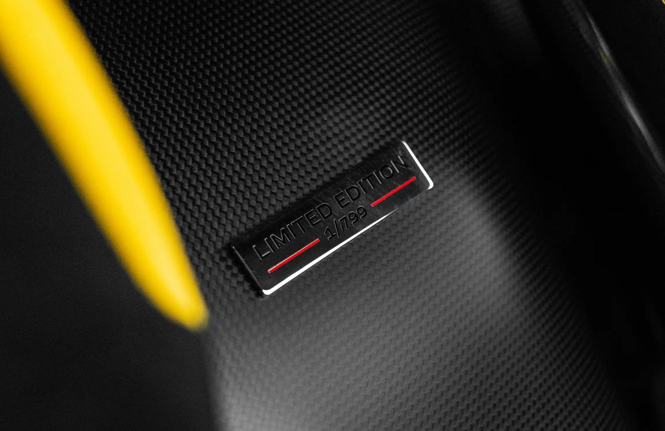 Ferrari SF90 STRADALE 4.0L Twin-Turbocharged V8 Engine + 3 electric motors