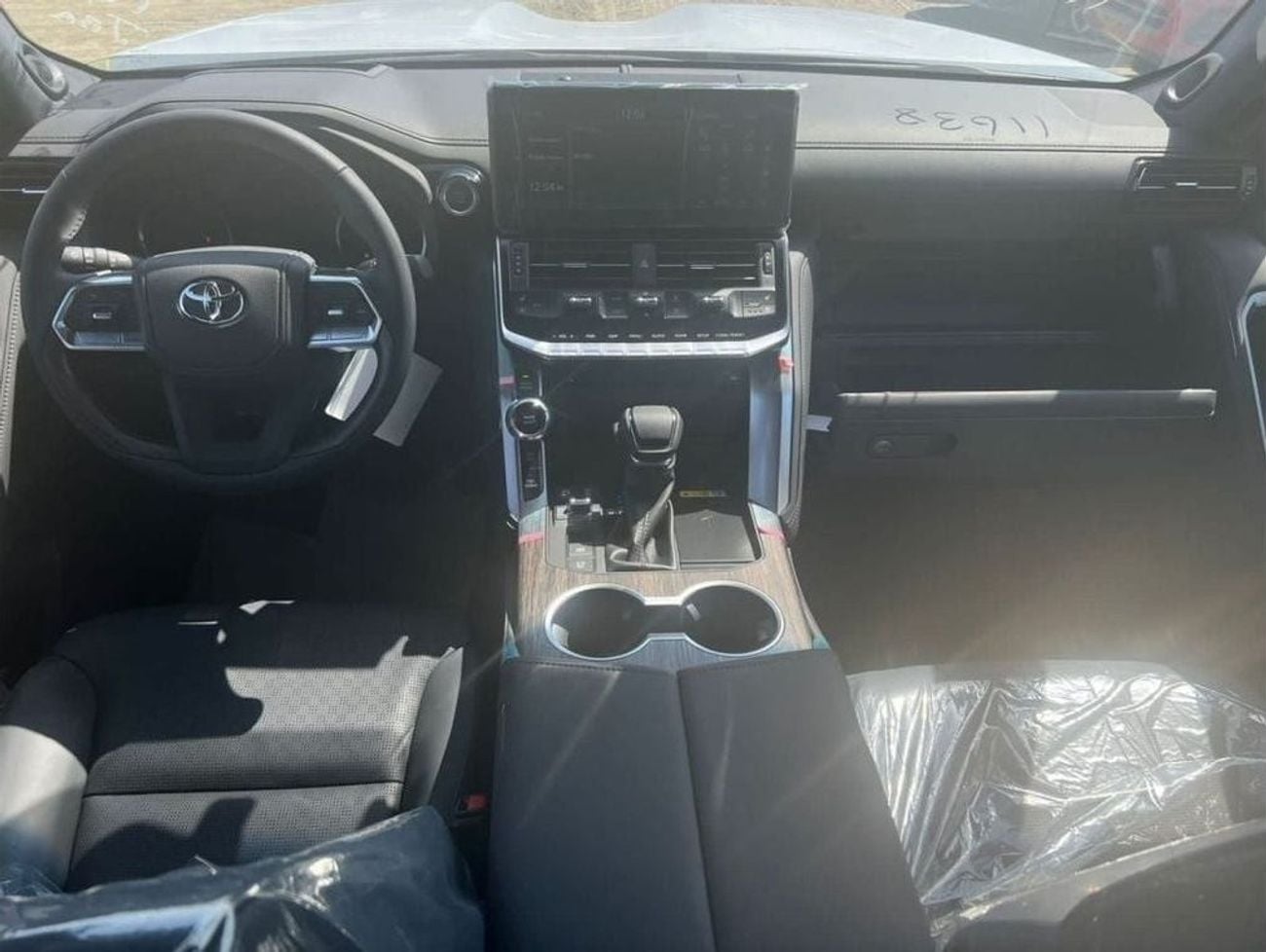 تويوتا لاند كروزر LC300 3.3L AT DIESEL VXR FULL OPTION