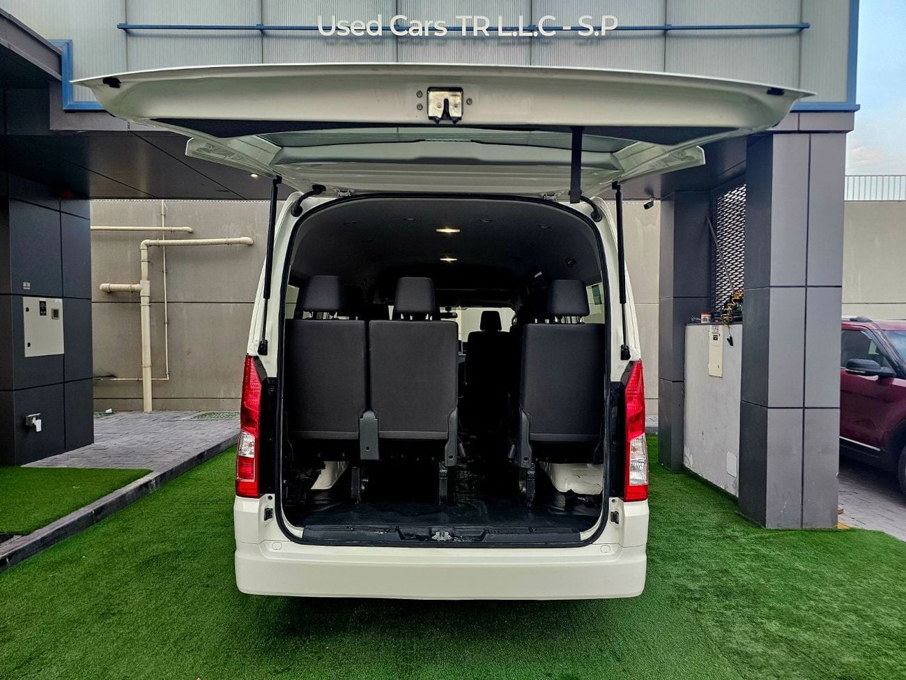 Toyota Hiace GL PASSENGER/ PATROL MANUAL/ 3.5 V6/ LOW MILEAGE