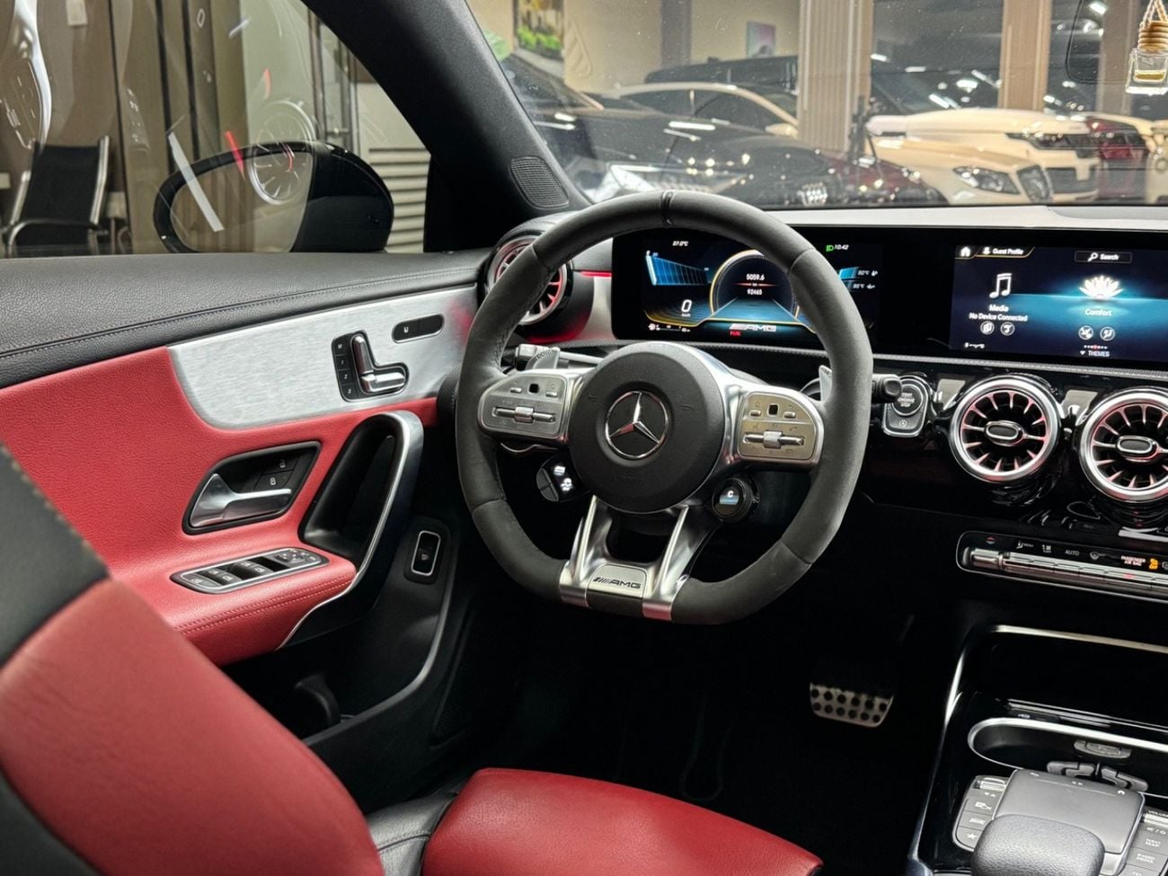 مرسيدس بنز CLA 35 AMG Premium + 2.0L