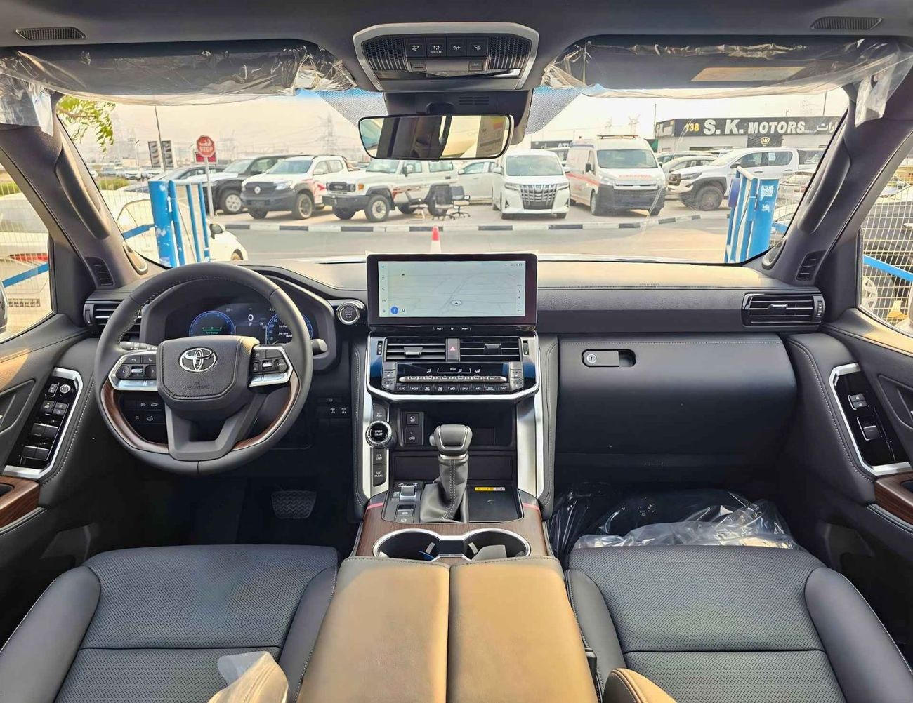 Toyota Land Cruiser VX /4.0L PETROL V6 /RADAR /BIG DVD/JBL SPEAKERS / REAR ENTERTAINMENT DVD /MID OPTION (CODE#VX4MA)