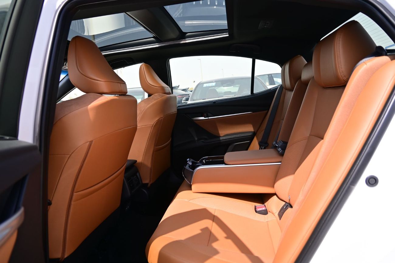 تويوتا كامري Toyota Camry Limited 2.5L Hybrid, Model 2025, Color White
