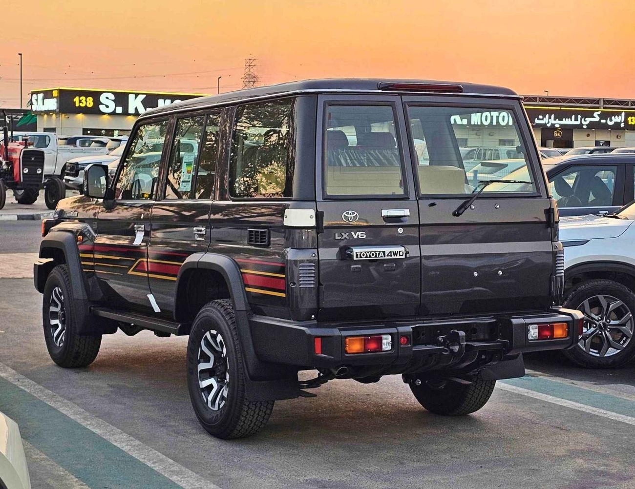 تويوتا لاند كروزر 70 LX LC76 / 4.0L PETROL A/T / RADAR, DIFFLOCK, WINCH, SNORKEL, REFRIGERATOR / CODE # 76PAFR