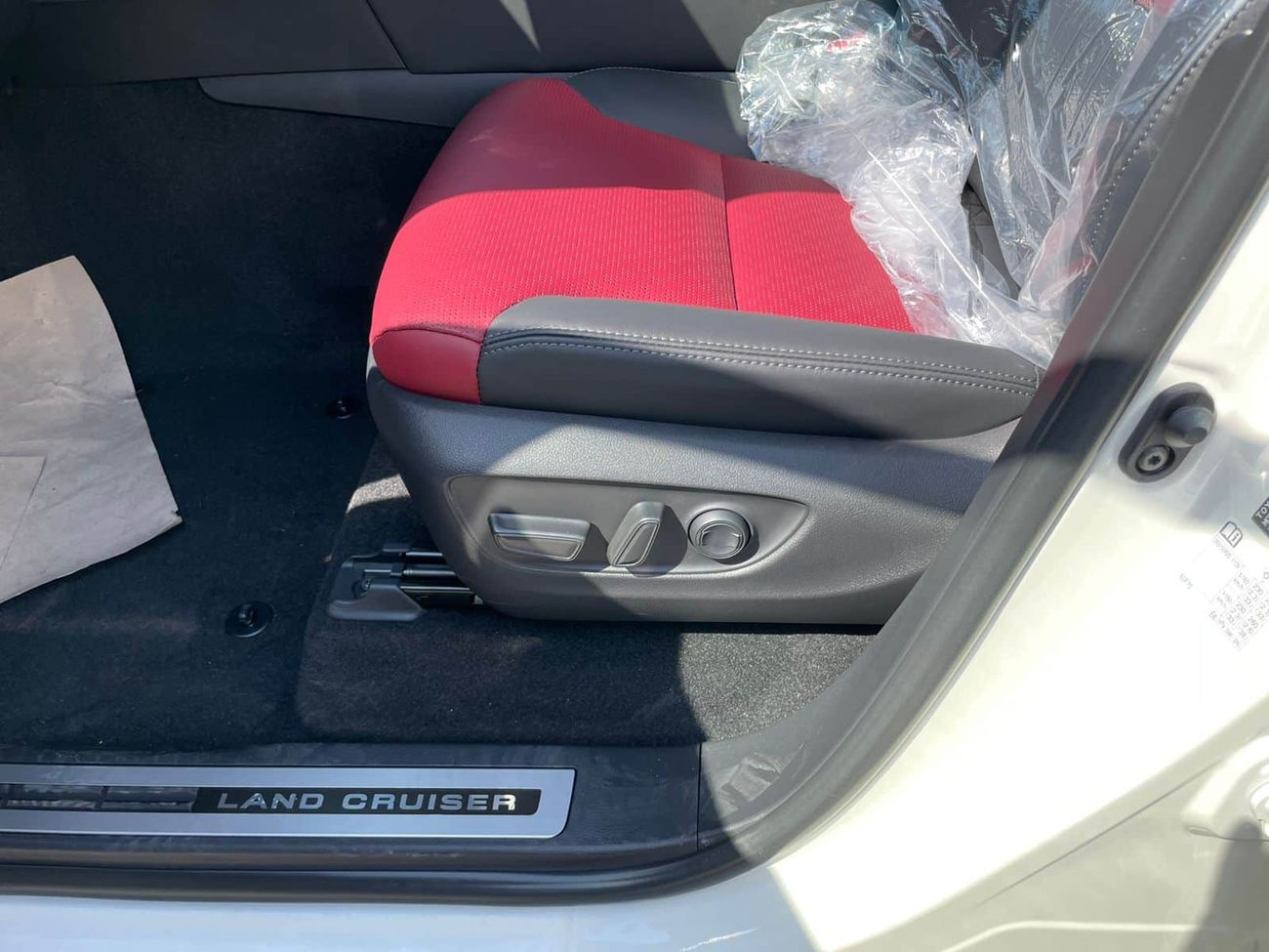 Toyota Land Cruiser Toy. L/C300 ZX 3.3L DSL A/T Floor 23YM -7 SEATERS - EURO - WHT_RED (EXPORT OFFER)