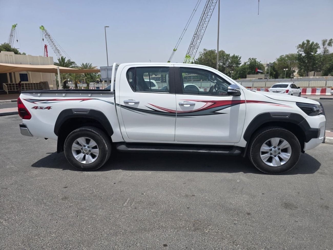 تويوتا هيلوكس GLX 2.7L Double Cab Utility A/T