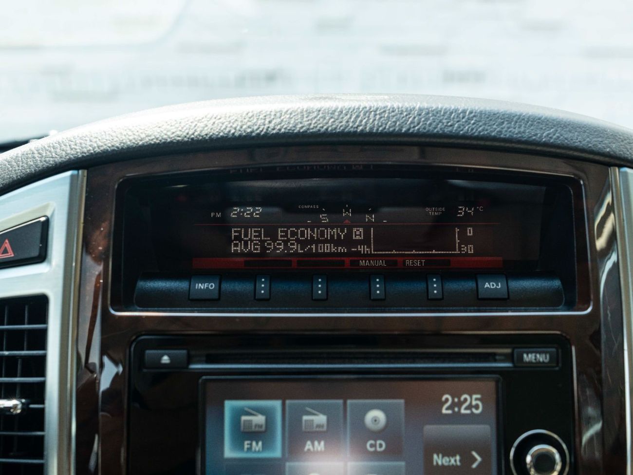 Mitsubishi Pajero AED 1,415 PM • PAJERO 3.8L V6 GLS TOP • GOLD EMBLEM PACKAGE • ONLY 58,000 KMS • PRISTINE CONDITION