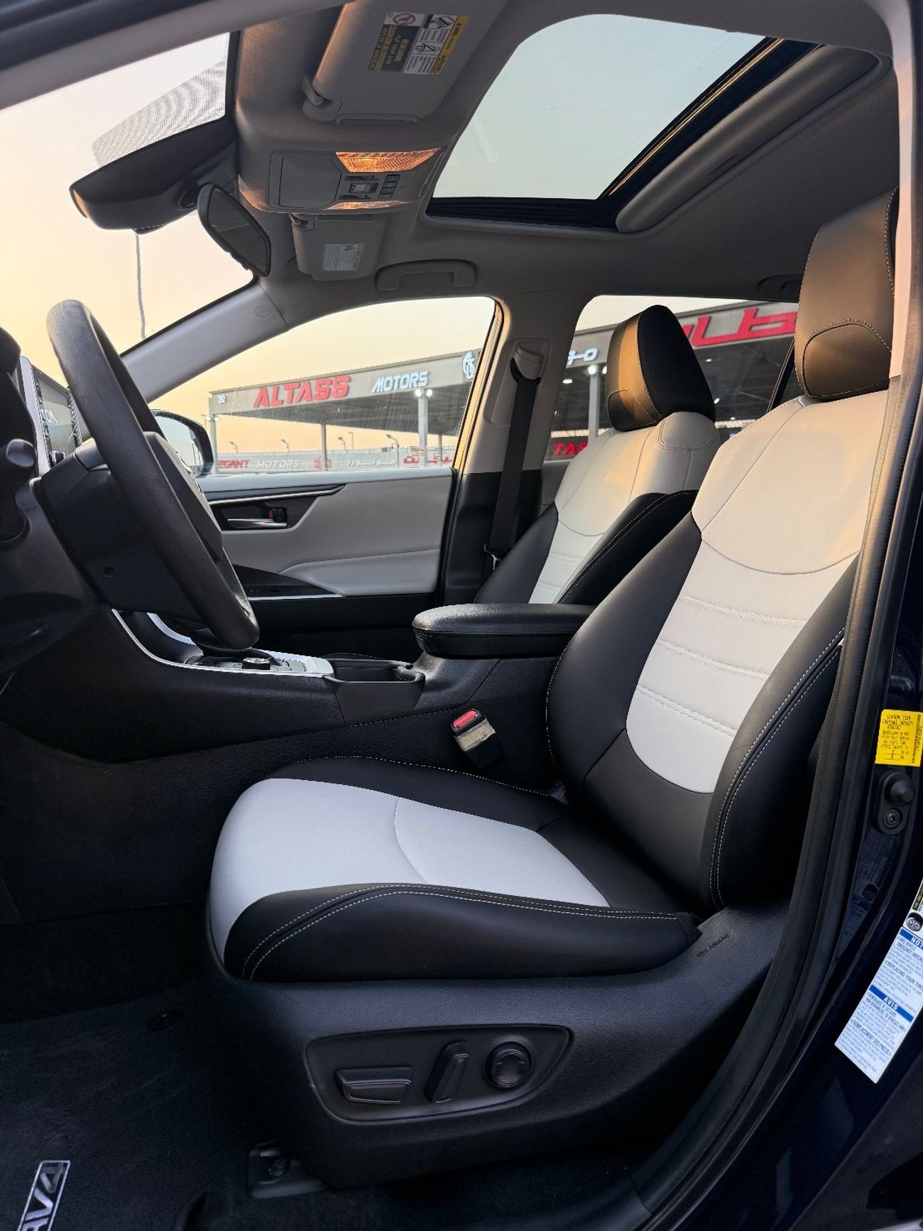 Toyota RAV4 XLE 2.5L 2020 TOYOTA RAV4 XLE HYBRID 4x4 FULL OPTIONS IMPORTED FROM USA