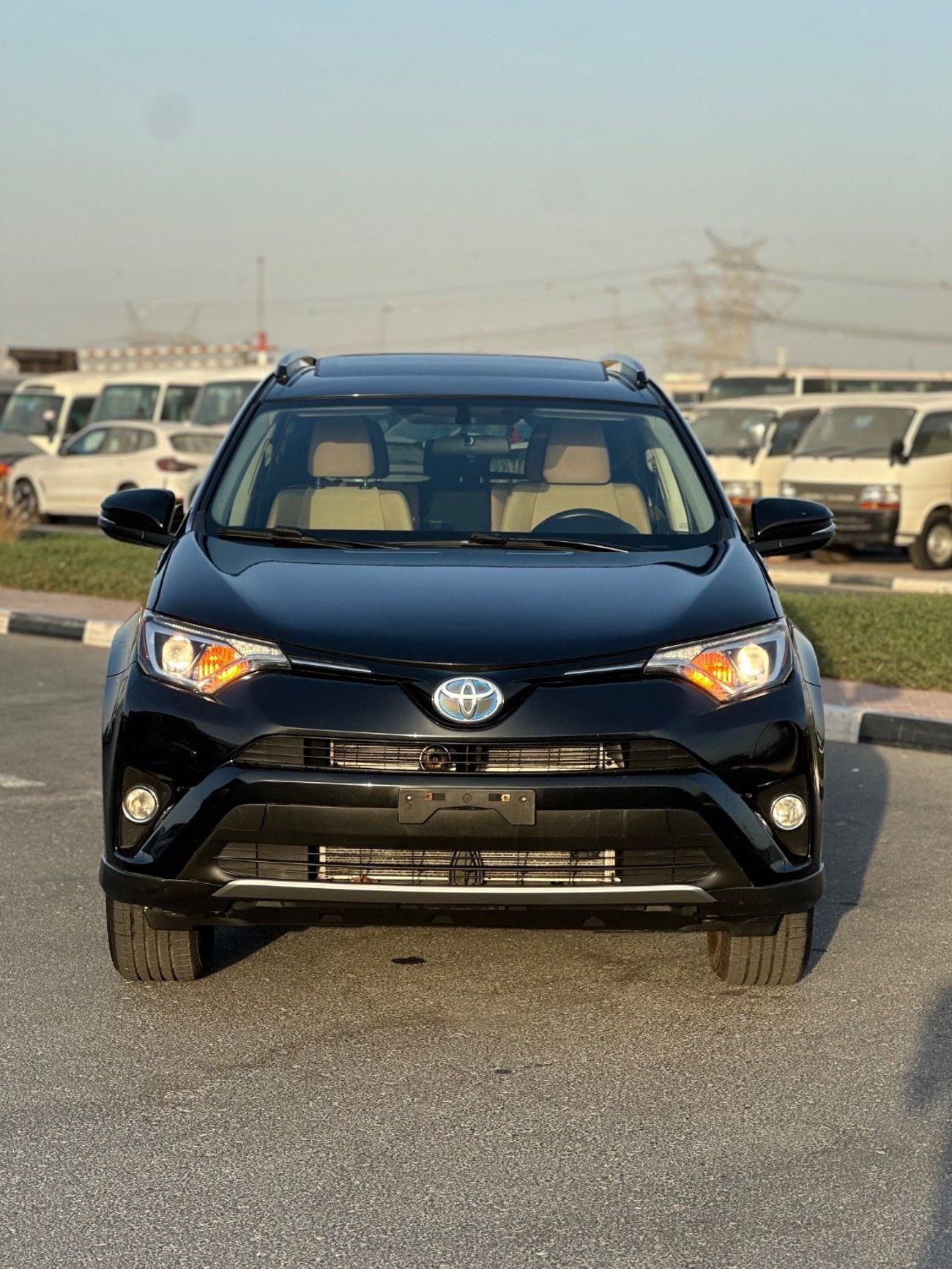 Toyota RAV4 Hybrid XLE Sunroof, push start full option