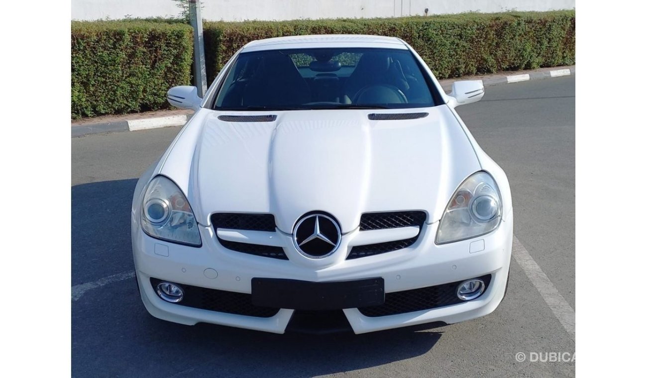 Mercedes-Benz SLK 280 GCC SPEC  AMAZING KM  39,000   V6 EXCELLENT CONDITION