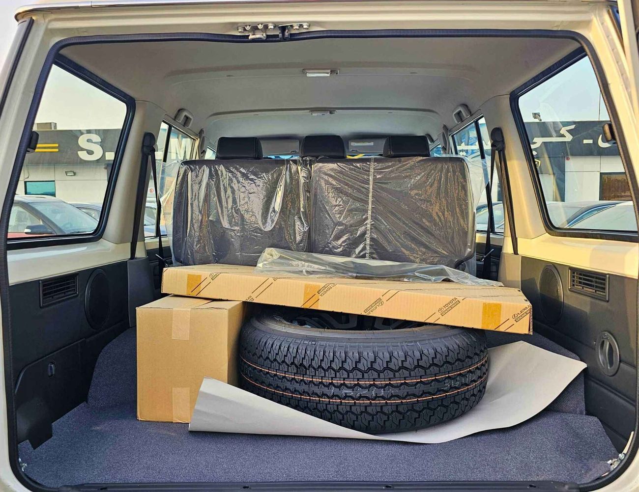 تويوتا لاند كروزر 70 LC76 / 4.0L PETROL A/T  / DIFF LOCK / REFRIGETOR / FULL OPTION / CODE# LC76