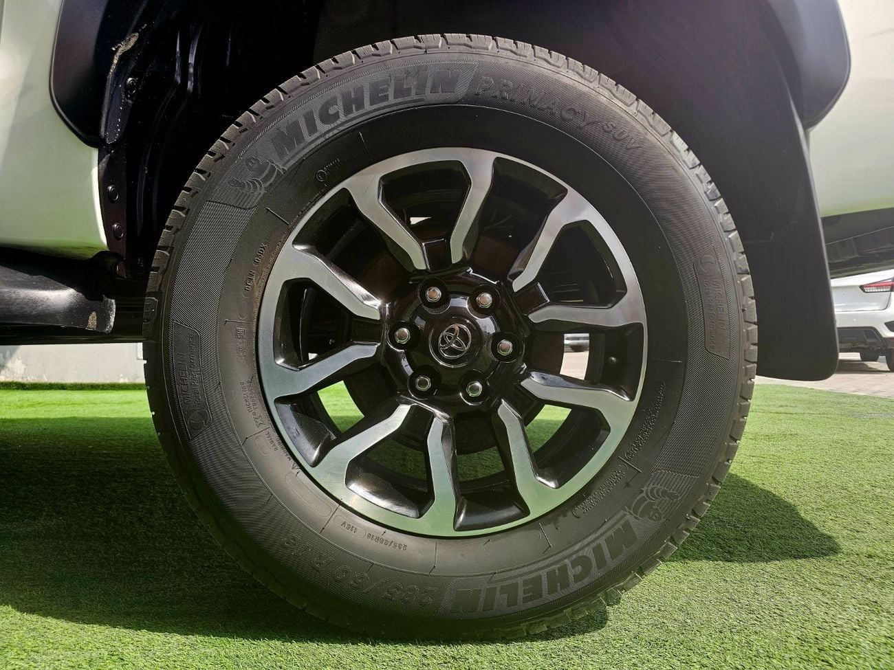 تويوتا هيلوكس SR5 PATROL/ AUTOMATIC/ AUTO WINDOWS/ WIDE BODY/ LOW MILEAGE