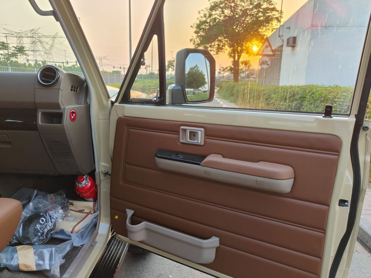 Toyota Land Cruiser 70 2024 Toyota Land Cruiser LC71 LX (3-Door) Hardtop 4.0L V6 Petrol A/T 4x4 Export Only