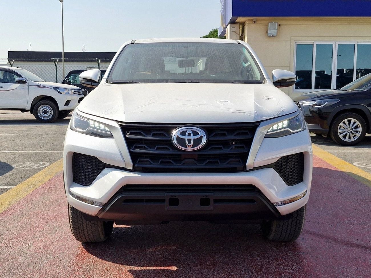 Toyota Fortuner EXR Toyota Fortuner (TGN156) – 2.7L Petrol – 4WD – White – 2025 Model